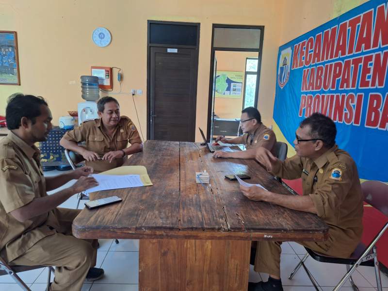 Koordinasi Deperindag Kab.Lebak pada kantor Kecamatan Cihara dalam rangka persiapan pasar murah Ramadhan 1446 H/2025 M Senin, (03-03-2025) 